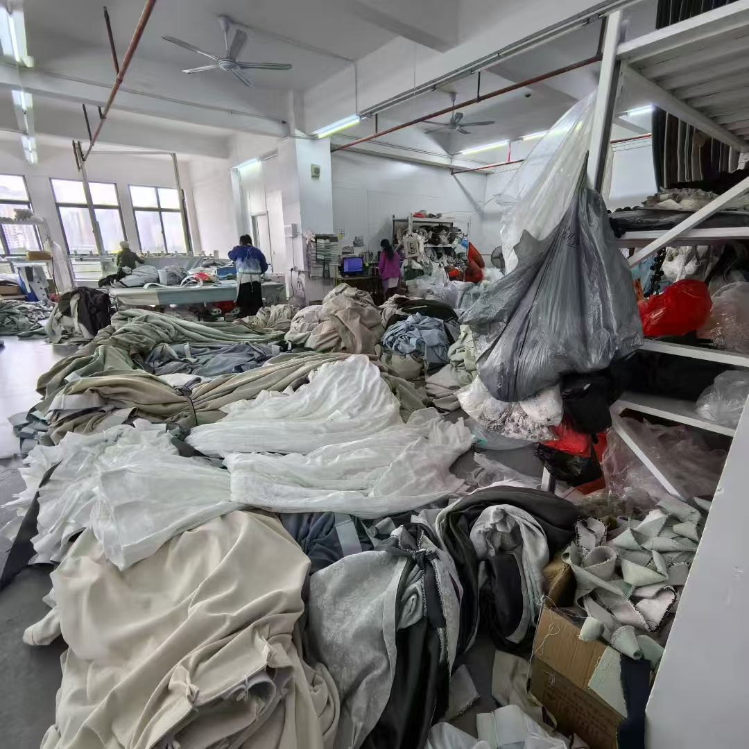 カーテン加工工場